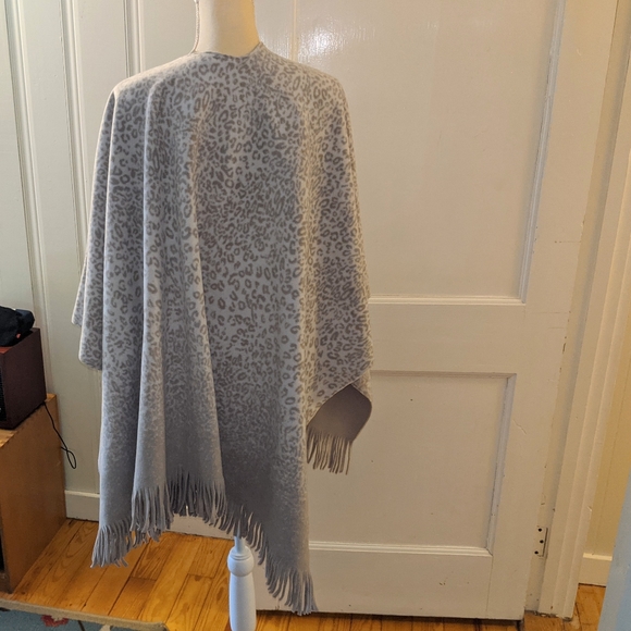 Animal Print large fringed warm poncho, scarf.  One size - Picture 3 of 7